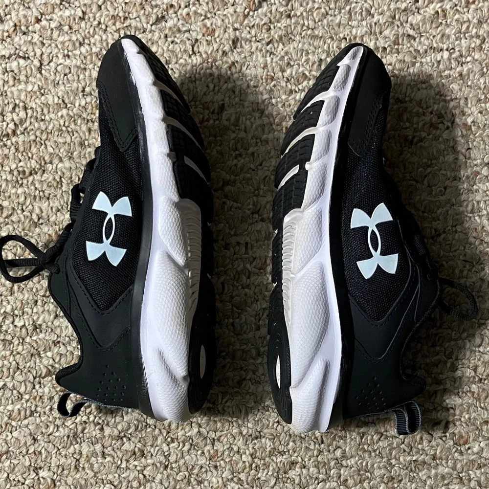 Under Armour Black Sneakers EUC - Picture 4 of 9